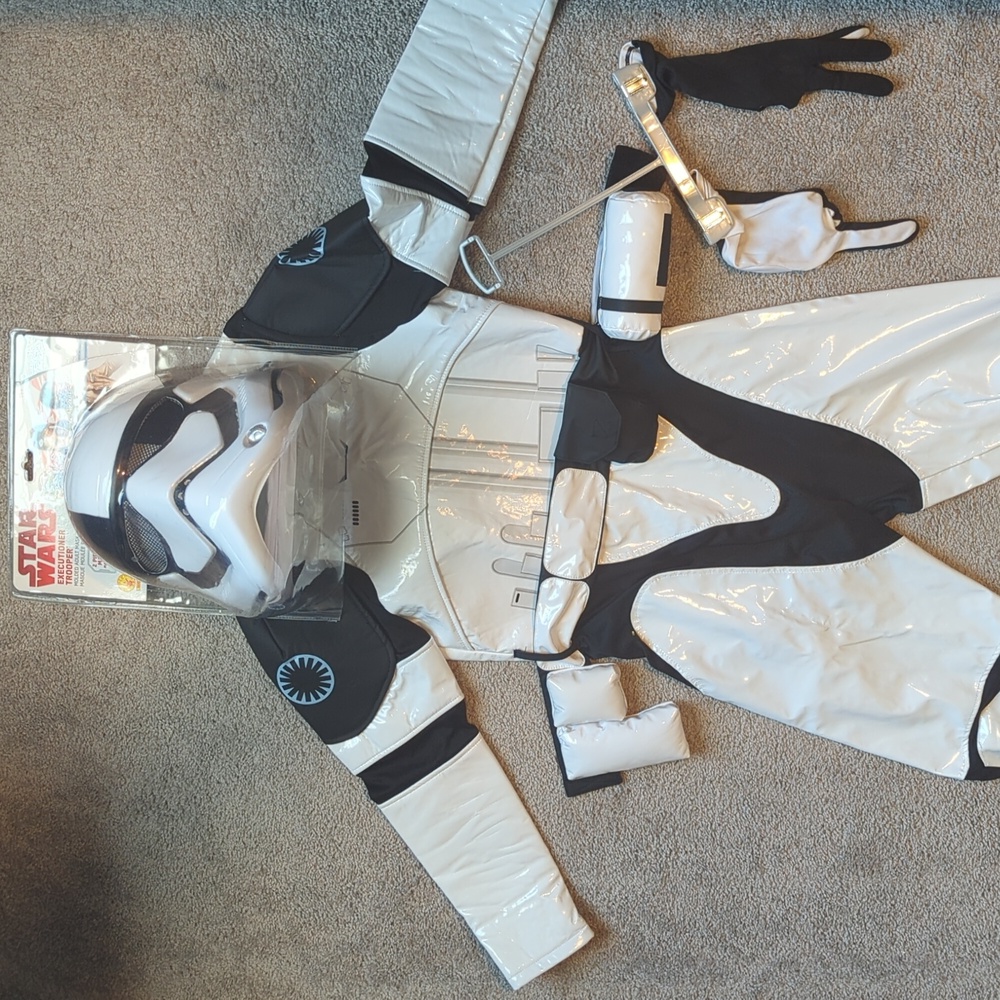 Star Wars Storm Trooper Costume (Size 13) + Full Executioner Helmet + blaster